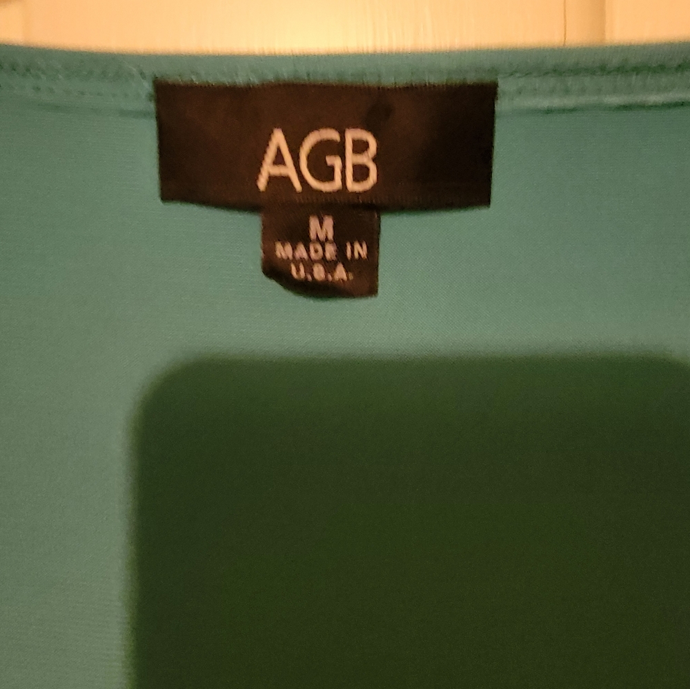 AGB Women's Teal V-Neck Top with Lace Detail Size Medium NWT - Picture 3 of 5